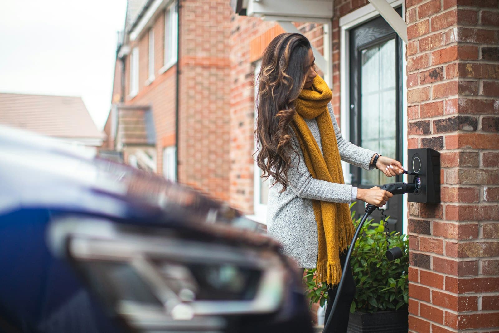 Een elektrische auto aansluiten op een laadpaal